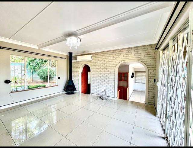 4 BEDROOM HOUSE FOR SALE IN CLARENDON